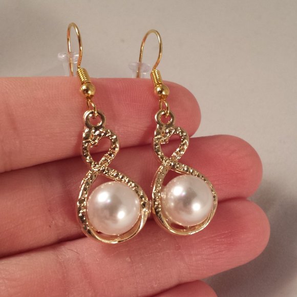 Kristy's Jewels Jewelry - Gold Pearl Swirl Love Infinity Earrings 10mm GP